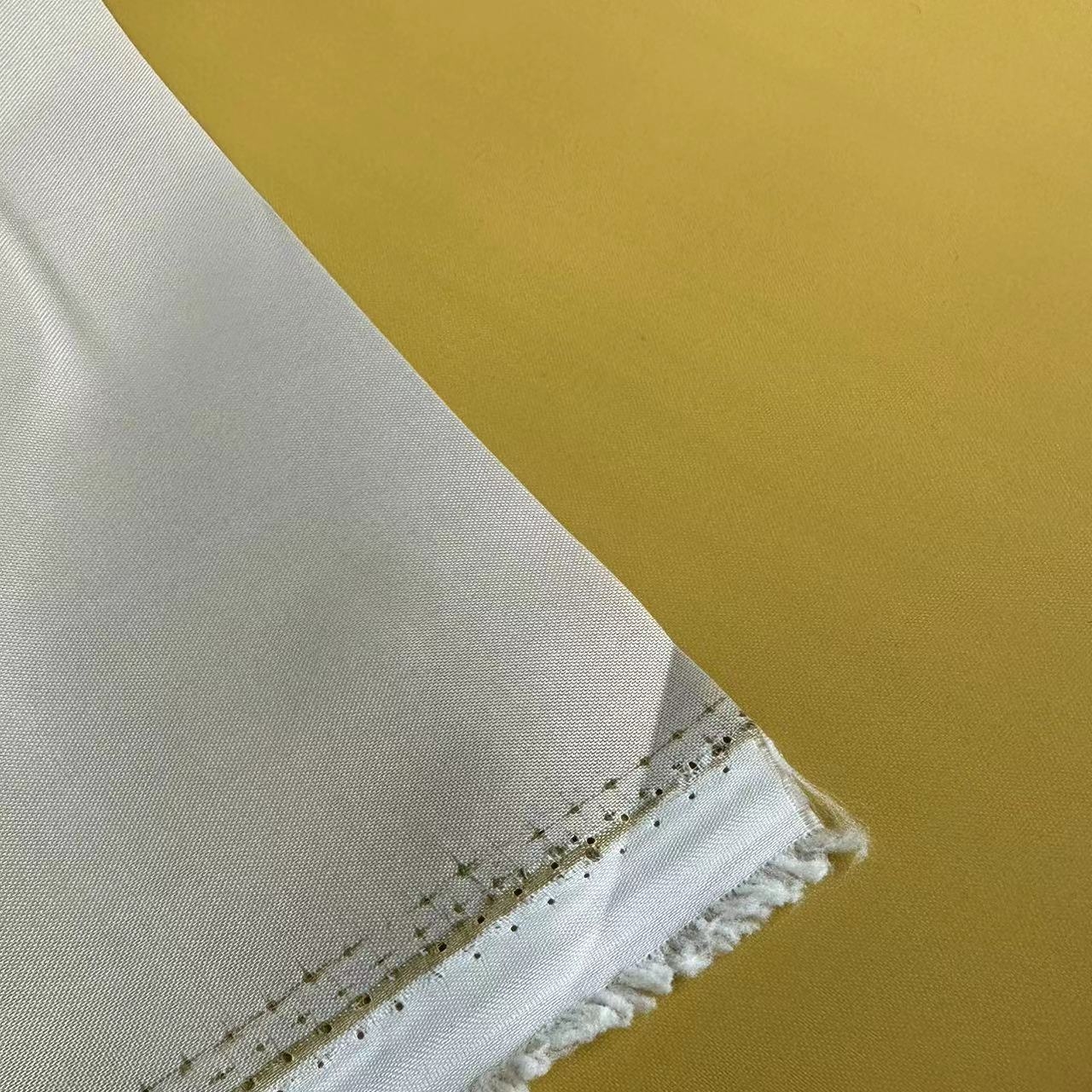 Tela revestida ignífuga de silicona 100% poliéster amarillo de 135 g / m2